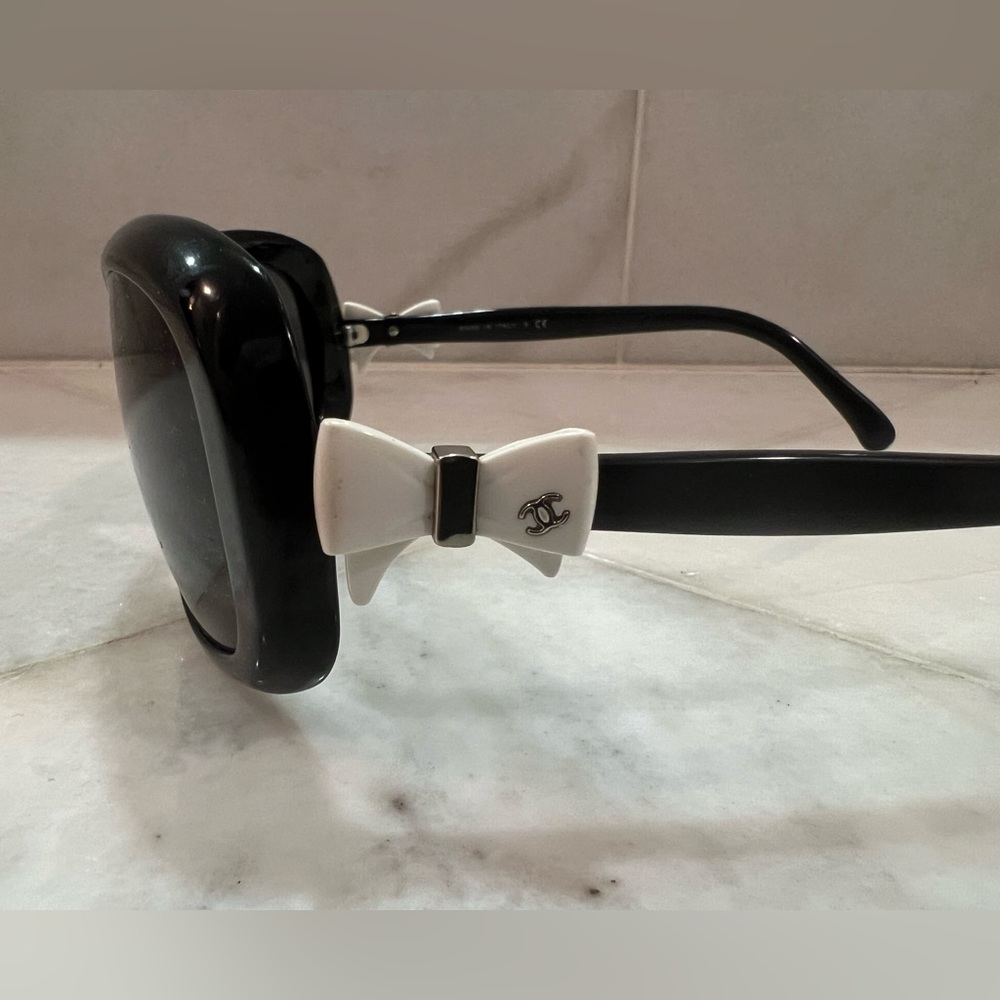 *Vintage* CHANEL (Bow) Sunglasses - Picture 6 of 9